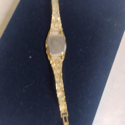 Seiko 14 Karat Yellow Gold Nugget Design Quartz Ladies' Wrist Watch- Total Weight Approx 22.5 Grams (#66)