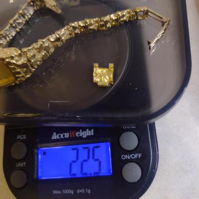 Seiko 14 Karat Yellow Gold Nugget Design Quartz Ladies' Wrist Watch- Total Weight Approx 22.5 Grams (#66)