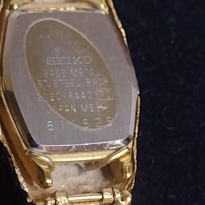 Seiko 14 Karat Yellow Gold Nugget Design Quartz Ladies' Wrist Watch- Total Weight Approx 22.5 Grams (#66)