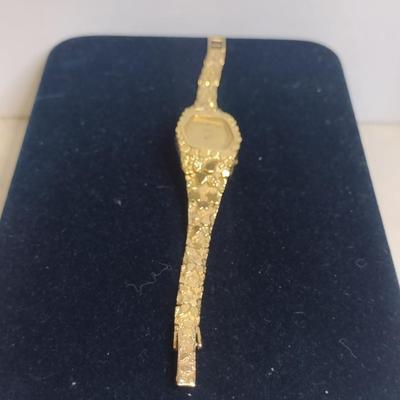 Seiko 14 Karat Yellow Gold Nugget Design Quartz Ladies' Wrist Watch- Total Weight Approx 22.5 Grams (#66)