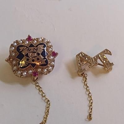 10 Karat Gold Enameled Phi Mu Sorority Pin with Pearls and Rubies- Approx Total Weight 5.0 Grams (#67)