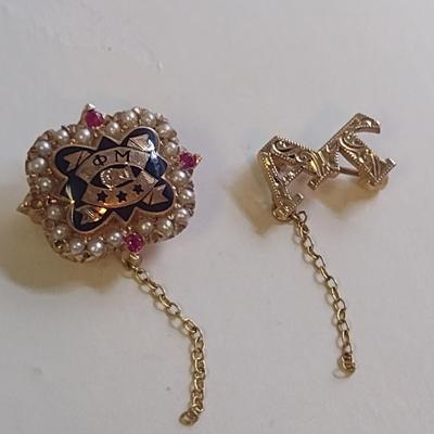 10 Karat Gold Enameled Phi Mu Sorority Pin with Pearls and Rubies- Approx Total Weight 5.0 Grams (#67)
