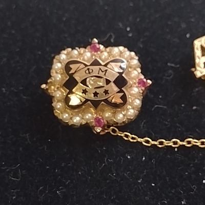 10 Karat Gold Enameled Phi Mu Sorority Pin with Pearls and Rubies- Approx Total Weight 5.0 Grams (#67)