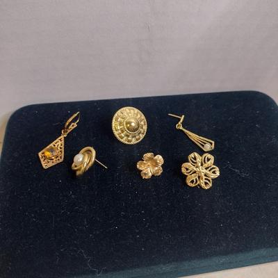 14 Karat Yellow Gold Single Earrings- Approx Total Weight 10.2 Grams (#68)