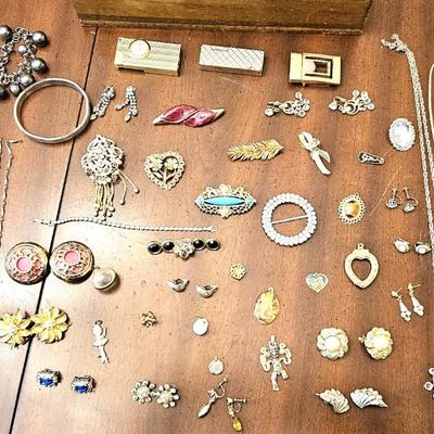 Sale Photo Thumbnail #261: All in good condition