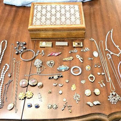 Sale Photo Thumbnail #257: All in good condition