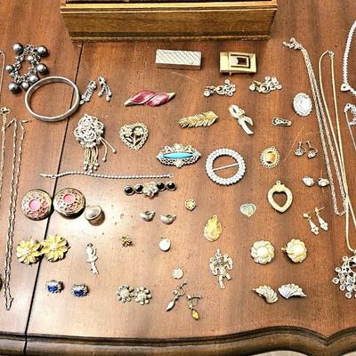 Sale Photo Thumbnail #274: All in good condition