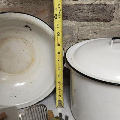 Sale Photo Thumbnail #275: Big enamelware bowl and stock pot along with some other vintage kitchen items.