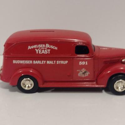 Pair of ERTL Scale Model Die Cast Banks- Budweiser Delivery Vans
