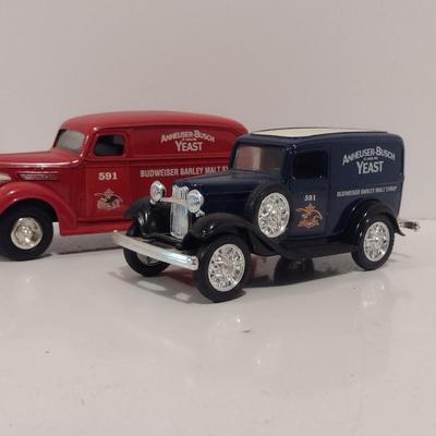 Pair of ERTL Scale Model Die Cast Banks- Budweiser Delivery Vans