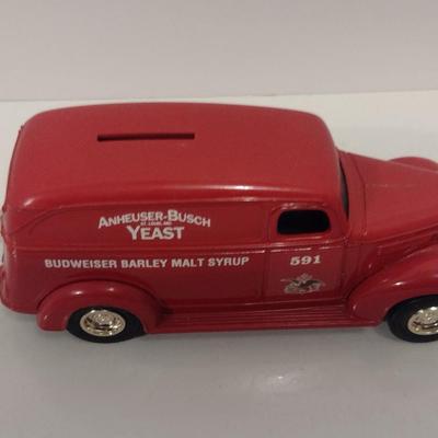 Pair of ERTL Scale Model Die Cast Banks- Budweiser Delivery Vans