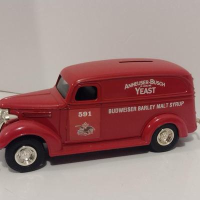 Pair of ERTL Scale Model Die Cast Banks- Budweiser Delivery Vans