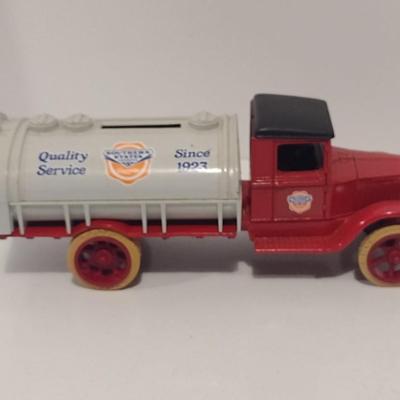 Pair of ERTL Scale Model Die Cast Banks- Southern States Delivery Trucks