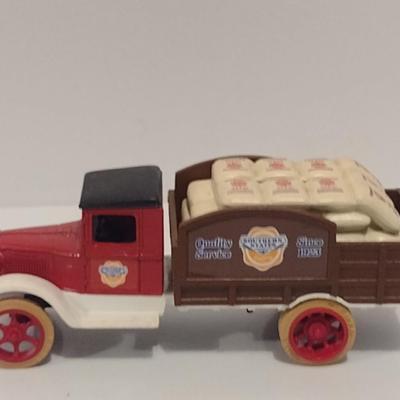 Pair of ERTL Scale Model Die Cast Banks- Southern States Delivery Trucks