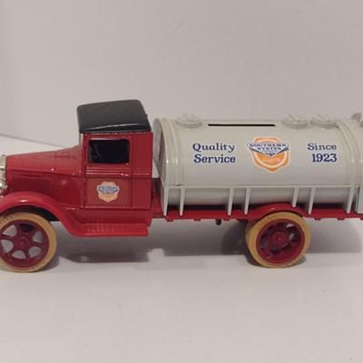 Pair of ERTL Scale Model Die Cast Banks- Southern States Delivery Trucks