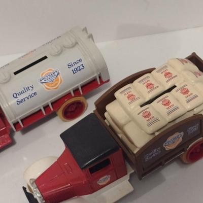 Pair of ERTL Scale Model Die Cast Banks- Southern States Delivery Trucks