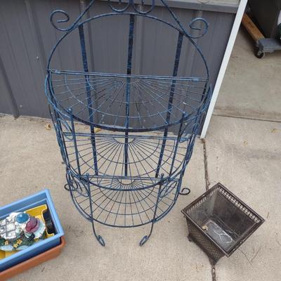 FLOWER POTS, FOLDING METAL SHELF, GARDEN GNOMES & TOOLS