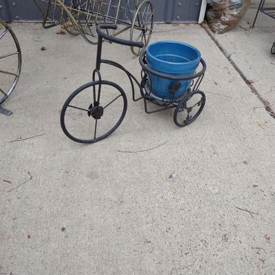 YARD OR PATIO TRICYCLE STANDS