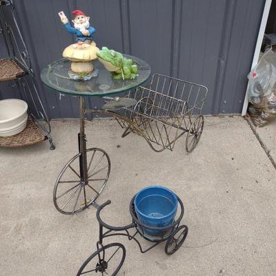 YARD OR PATIO TRICYCLE STANDS