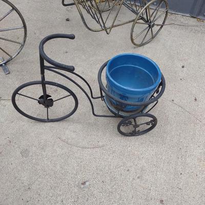 YARD OR PATIO TRICYCLE STANDS