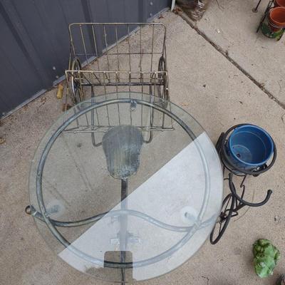 YARD OR PATIO TRICYCLE STANDS
