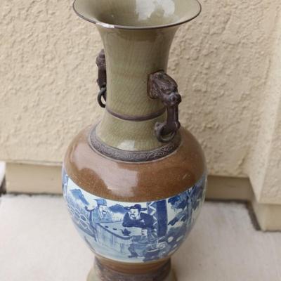 Sale Photo Thumbnail #6: Large Asian pot
has a chip on the top at the rip