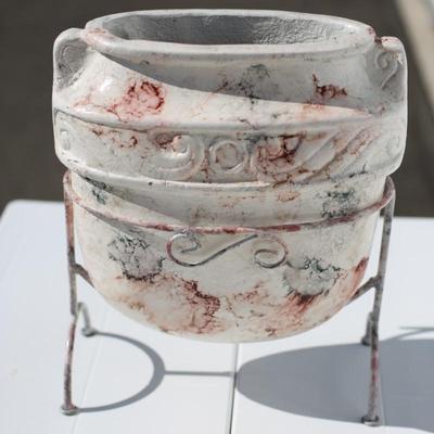 Sale Photo Thumbnail #32: Beautiful Pot with base