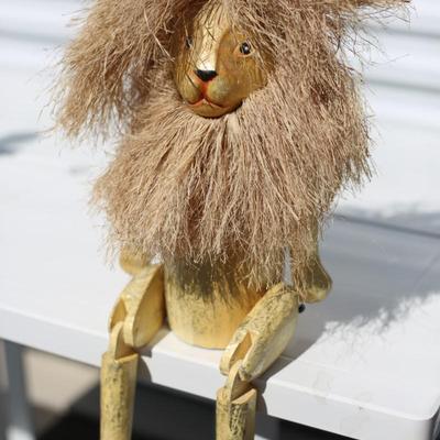 Sale Photo Thumbnail #108: Cute wooden lion decoration