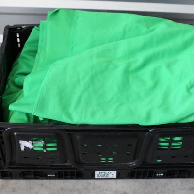 Sale Photo Thumbnail #148: 3 greenscreens 
2 large one small