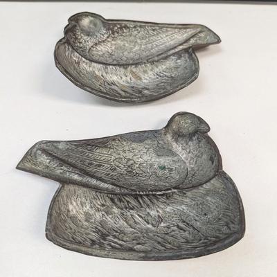 Sale Photo Thumbnail #669: Antique Two Part Mold Of A Pigeon