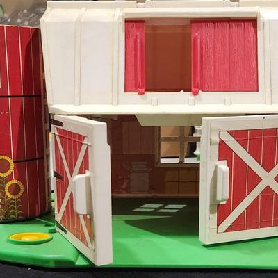 Sale Photo Thumbnail #154: Vintage 1980s Fisher Price Little People Play Family Farm/Barn

Will receive all items pictured