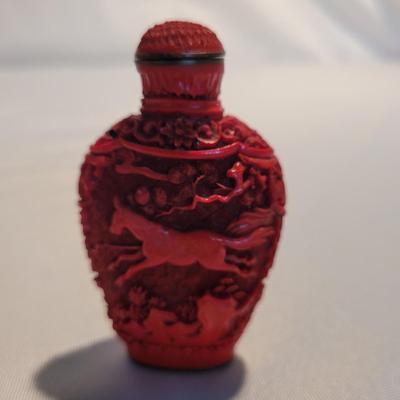 Carved Resin Snuff Bottles (K-EL)