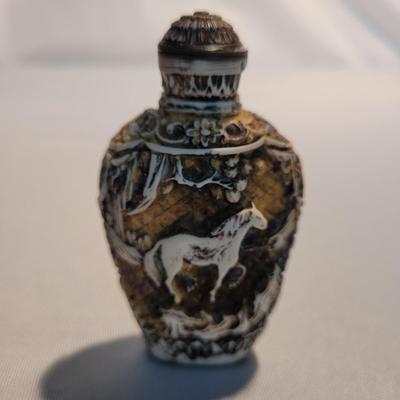 Carved Resin Snuff Bottles (K-EL)
