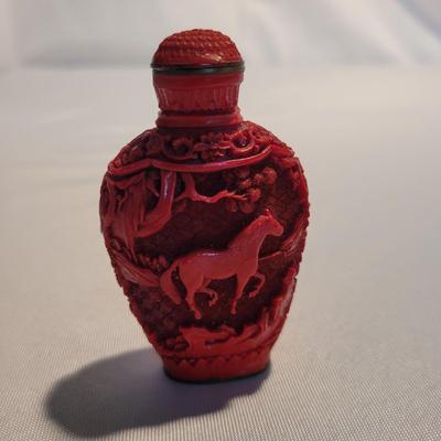 Carved Resin Snuff Bottles (K-EL)