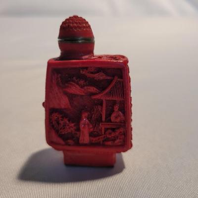 Carved Resin Snuff Bottles (K-EL)