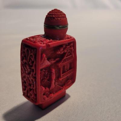 Carved Resin Snuff Bottles (K-EL)