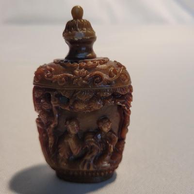 Carved Resin Snuff Bottles (K-EL)