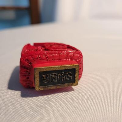 Carved Resin Snuff Bottles (K-EL)