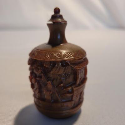 Carved Resin Snuff Bottles (K-EL)