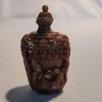 Carved Resin Snuff Bottles (K-EL)