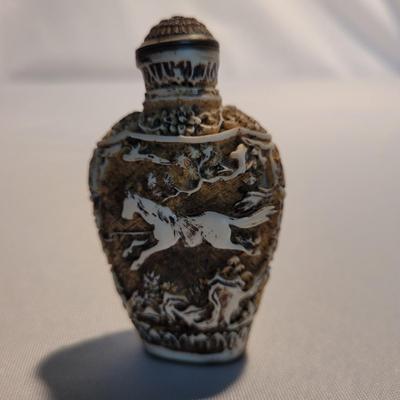 Carved Resin Snuff Bottles (K-EL)
