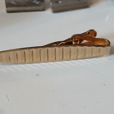 Men's tie clips and cuff links
