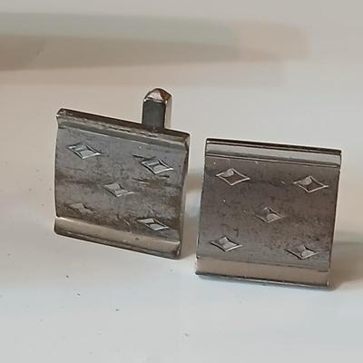 Men's tie clips and cuff links
