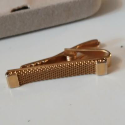 Men's tie clips and cuff links