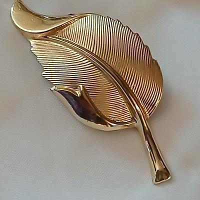 Vintage gold toned leaf themed Jewlery - Brooch pins, earrings, Money, Laurel Burch, Sarah Coventry