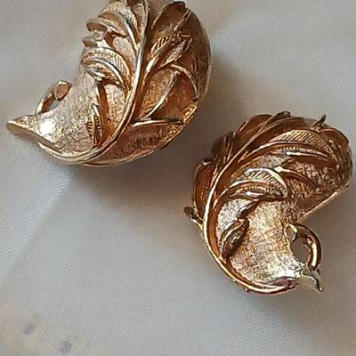 Vintage gold toned leaf themed Jewlery - Brooch pins, earrings, Money, Laurel Burch, Sarah Coventry