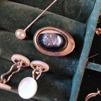 Jewlery box with assorted jewelry