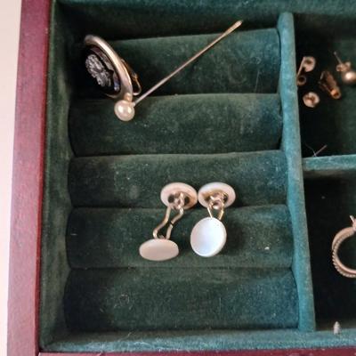 Jewlery box with assorted jewelry