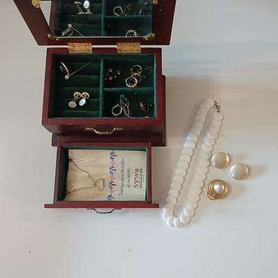 Jewlery box with assorted jewelry