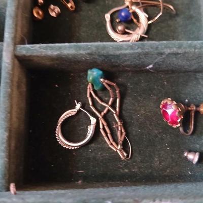 Jewlery box with assorted jewelry
